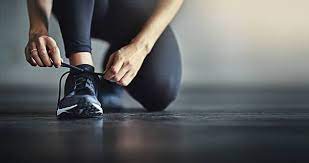tying shoe